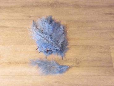 15 Straußenfedern 12 bis 20 cm himmelblau B-Ware